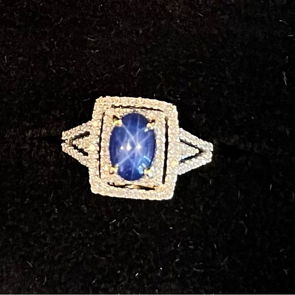 Stunning Star Sapphire and Diamond ring. Purchased for $1000 in 2017. Size 7.
